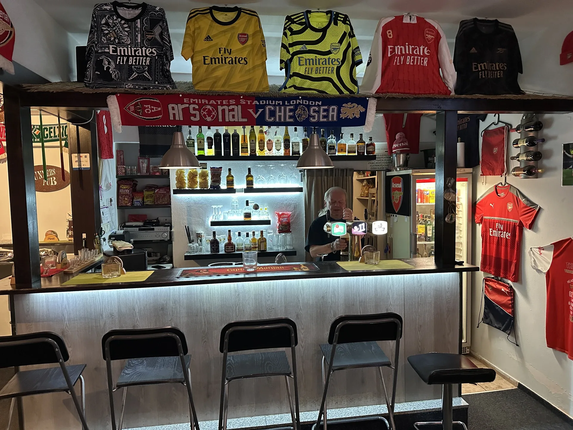 Gunners Pub — bar interiér